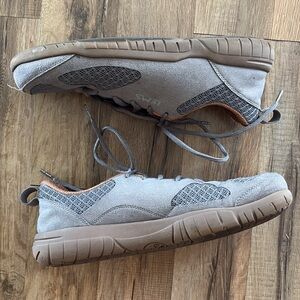 Men's Athletic Shoes in Gray and Brown